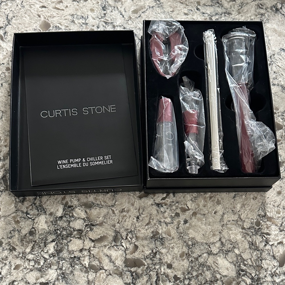 Wine Accessory Set with Vacuum Pump